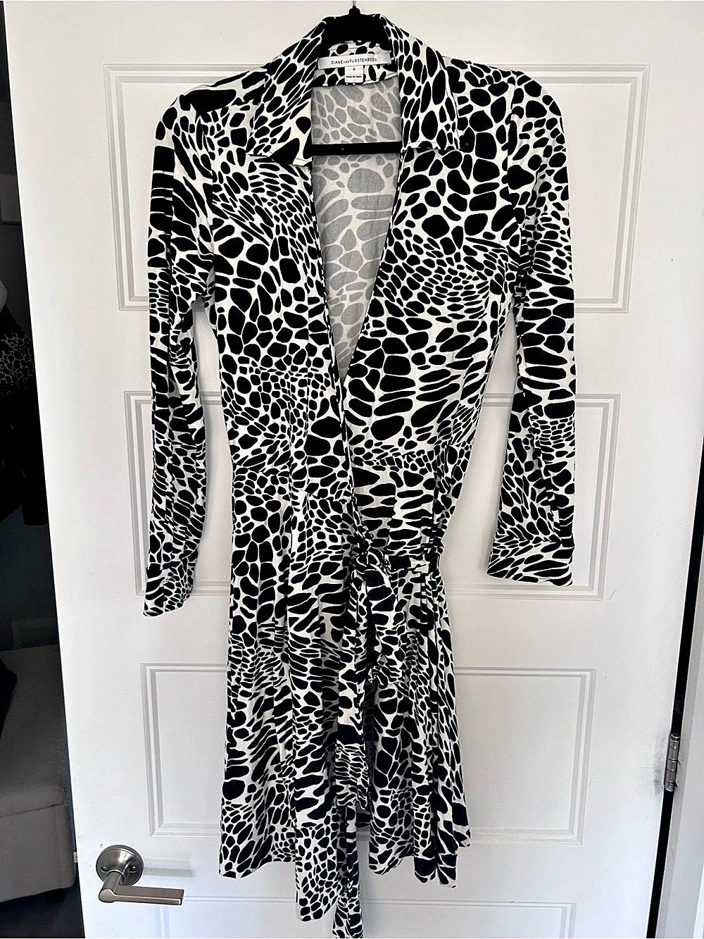 Diane von Furstenberg Long Sleeve Wrap Dress Animal Print Midi Dress Size 8